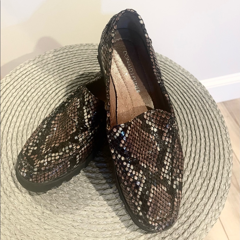 Donald J Pliner Leather Upper Size 8.5 M Loafer Excellent Like New Animal Print